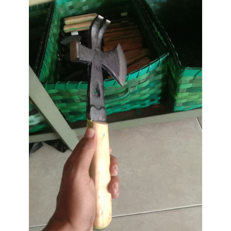 kampak(potong,pukul,cabut paku)