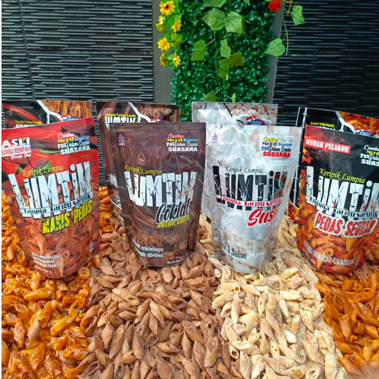 

Keripik Lumpia Pedas / Lumtik pedas seuhah pelakor 120gr / Keripik kulit lumpia / Keripik Pedas