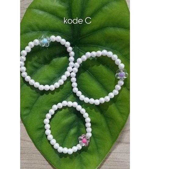 brancelet/ gelang manik putih/ mutiara putih/ manik manik/gelang manik manik/ gelang tangan