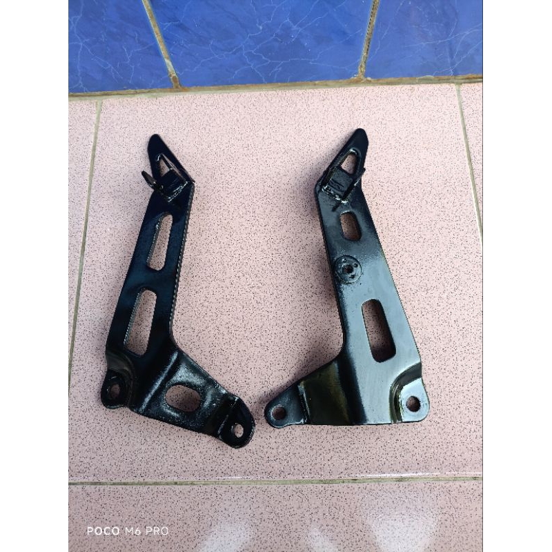 dudukan step blkg,breket step yamaha fiz,r ,fiz z old lama crypton vega r lama,asli original.