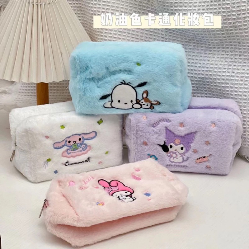 

Tempat Penyimpanan Pencil Jumbo Organizer Sanrio Bulu Premium Pencil Case Kotak Pensil Kado Hadiah Unik