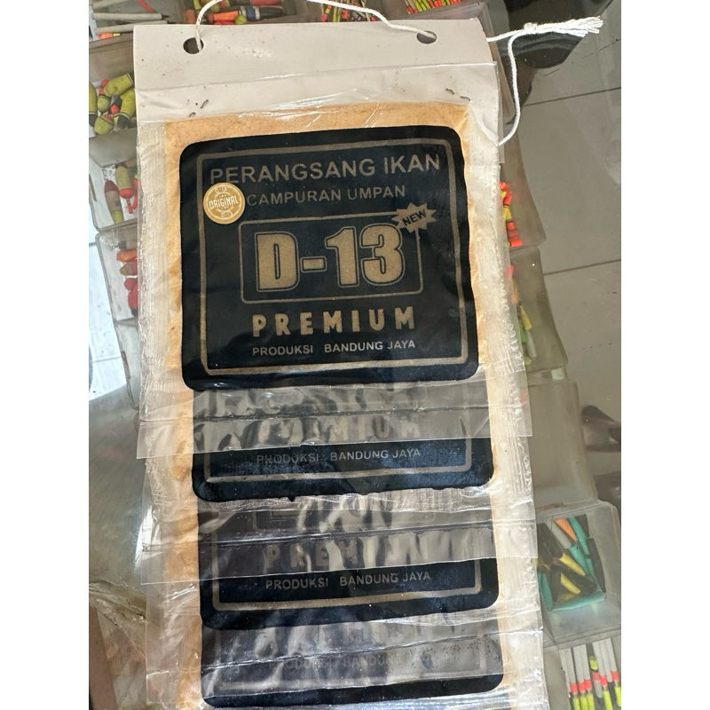 Umpan Ikan D13 Hitam