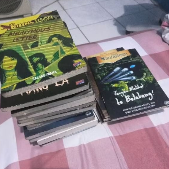 Preloved novel & komik fantasteen