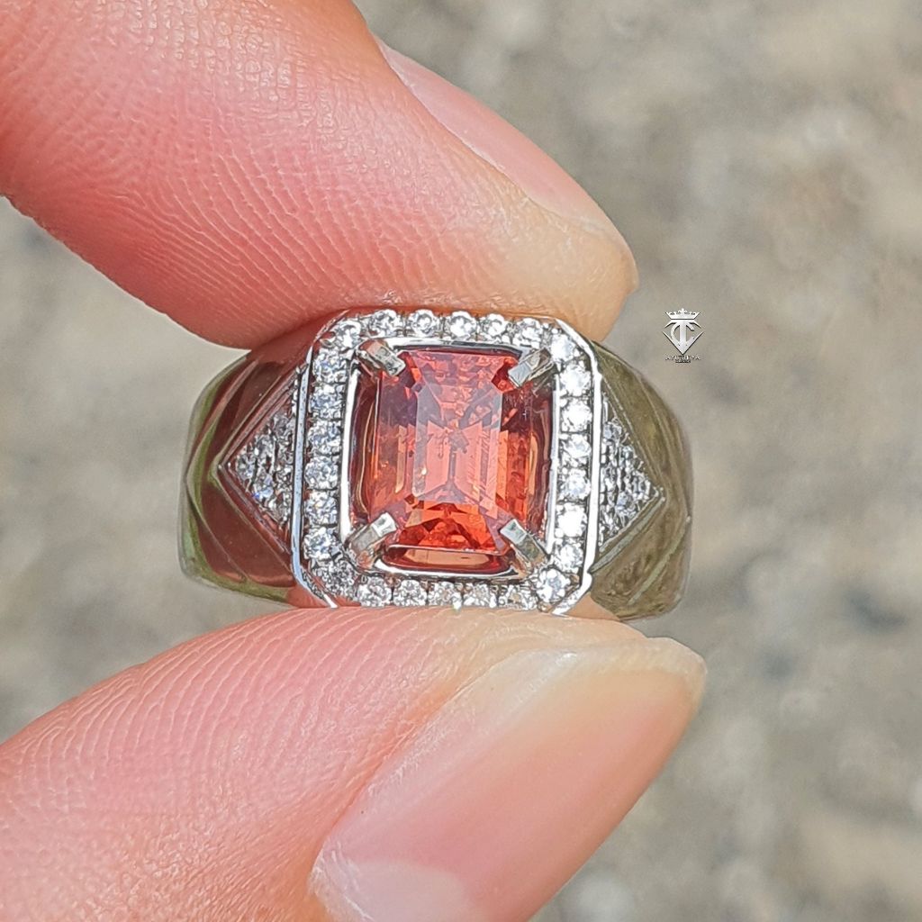 Batu Natural Rare Color Change Garnet SriLanka 2.57 Ct NTE GRI Memo