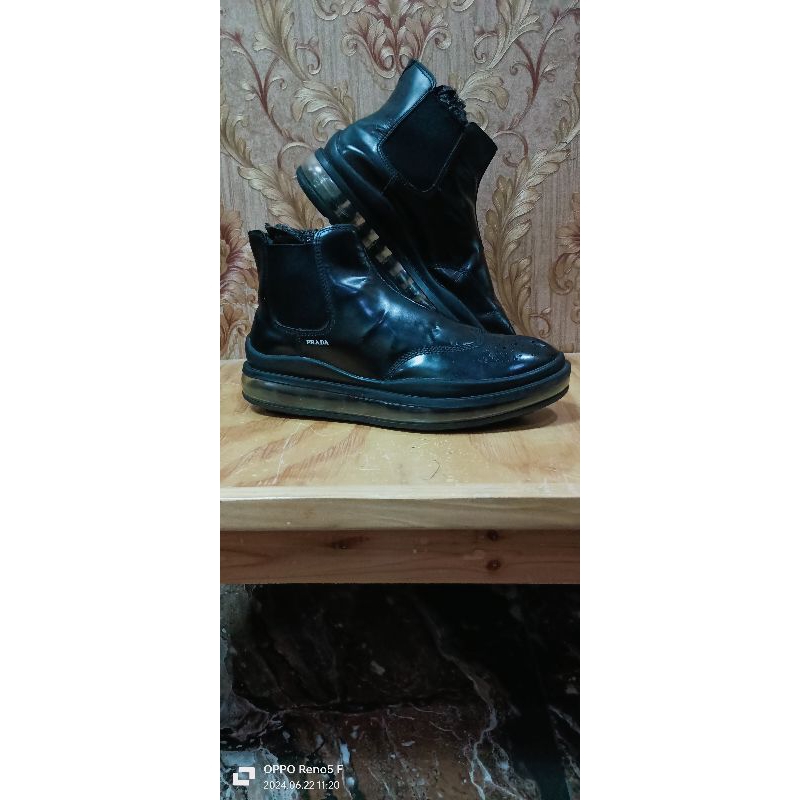 sepatu full black tabung prada