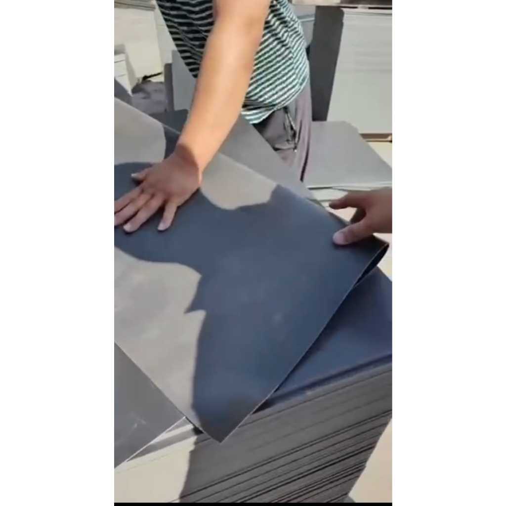 

RK pvc rigid shark board ( abu 2 ) bisa untuk diy segala macam pekakas ukuran 122 x 244 tebal 2 mm/