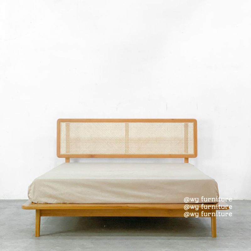 tempat tidur minimalis kayu jati sandaran rotan, tempat tidur kayu jati