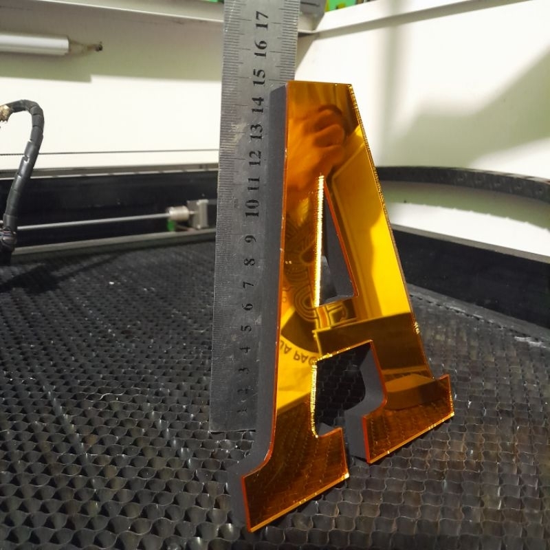 HurufTimbulAkrilikGold12mmcocokUntukIndoorOutdoor