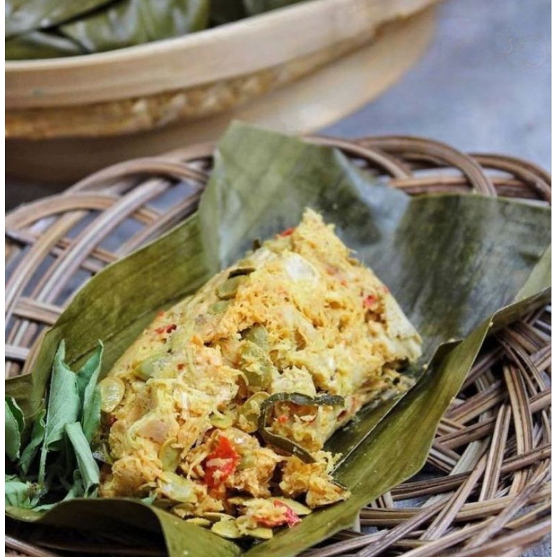

Botok Udang Lamtoro / Pete Cina
