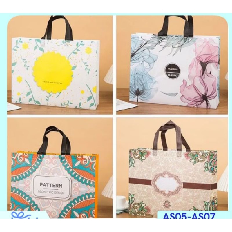 

Paper Bag Motif | Tas Spunbond | Tas Kado | Goodie Bag Spunbond | Spoundbond Bag | Tas Belanja Spunbond Model Kotak Box | Kantong Tas Belanja Spundbond | Paperbag Kain | Goodie Bag Motif Anti-Air Uk 32