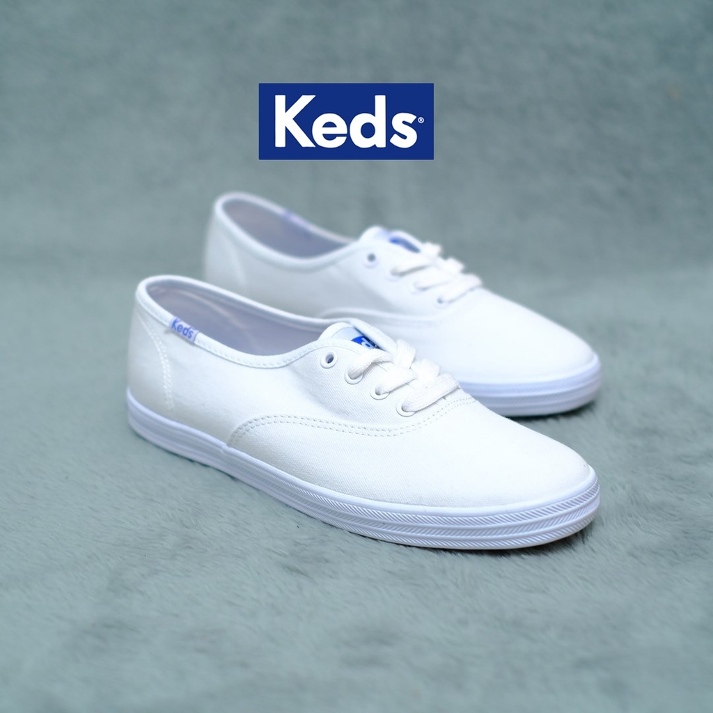Sepatu keds hitam dan putih