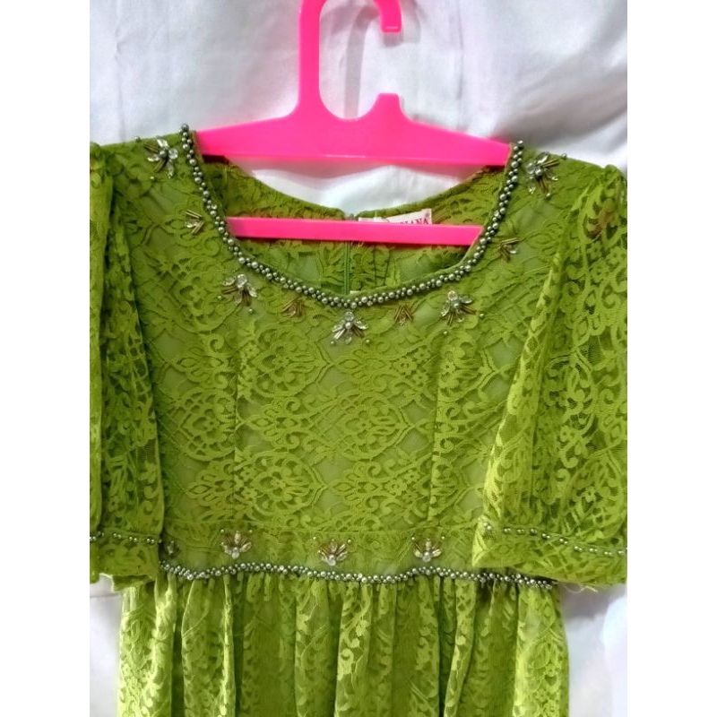 jual dress brokat semi Prancis model lengan balon, dilengkapi dengan puring premium