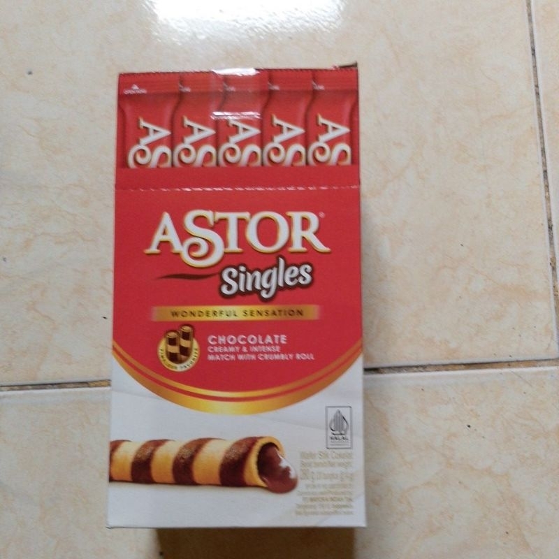 

ASTOR SINGLES WAFER STIK COKELAT 14G X 20 BUNGKUS / ASTOR SINGLES CHOCOLATE ROLL WAFER KEMASAN BARU