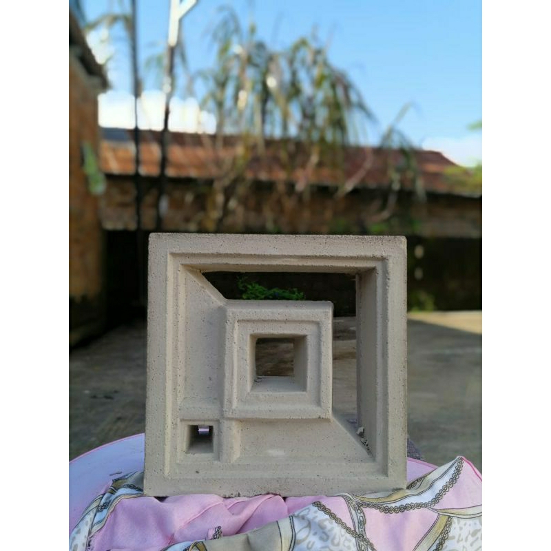 Roster beton minimalis