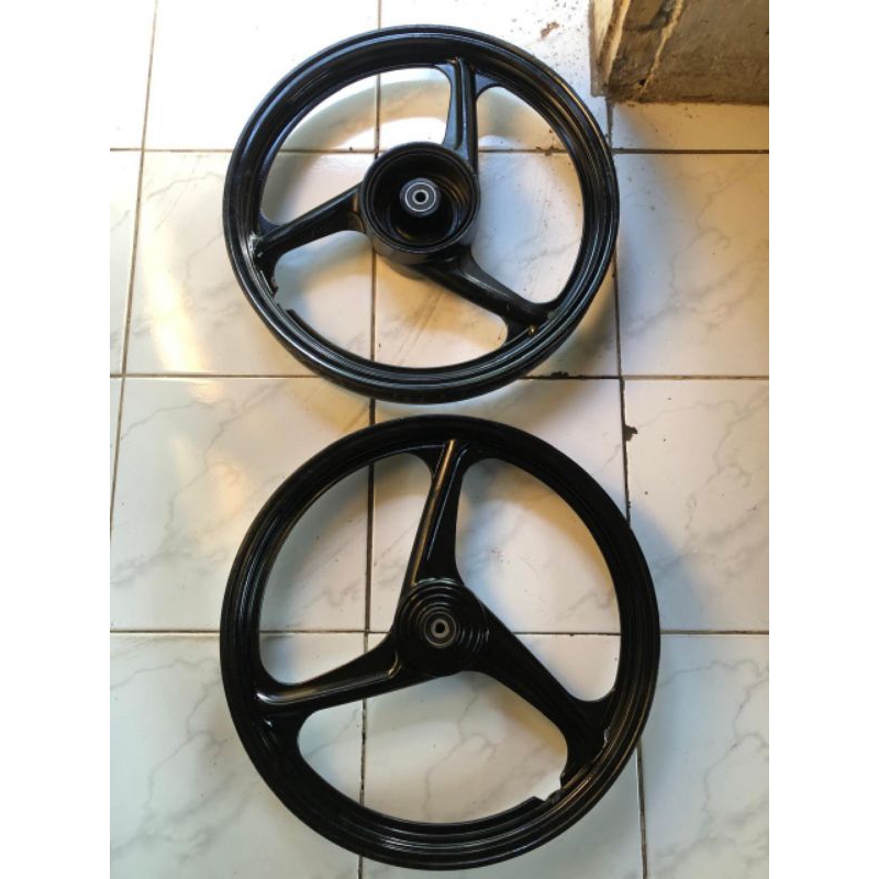 Velg enkei ori palang 3 yamaha fiz r f1zr fizr f1z r fullclutch kondisi utuh original copotan motor