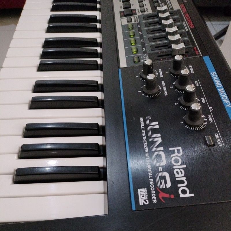 ROLAND JUNO Gi SYNTHESIZER / ROLAND JUNO-Gi Keyboard Synthesizer Anak Band