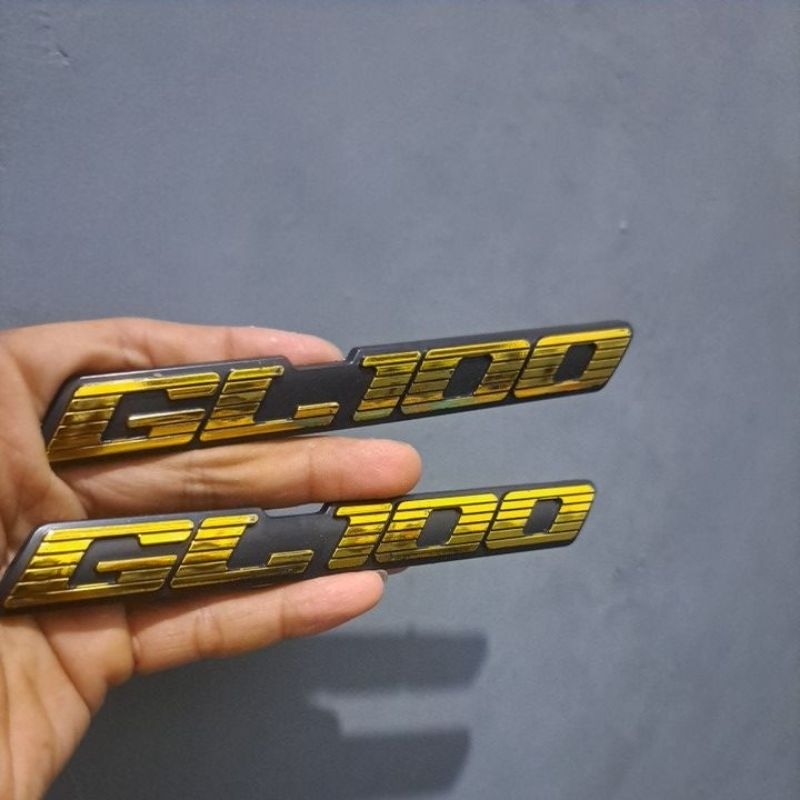 EMBLEM BOX AKI GL 100 LOGO BOX AKI GL 100 SET KANAN KIRI EMBLEM TIMBUL BOX AKI GL100