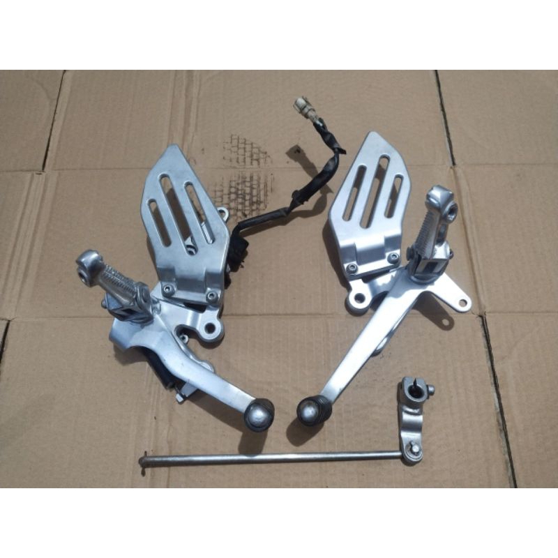 Postep / Footstep / Step Depan R15V2 Old Original Copotan