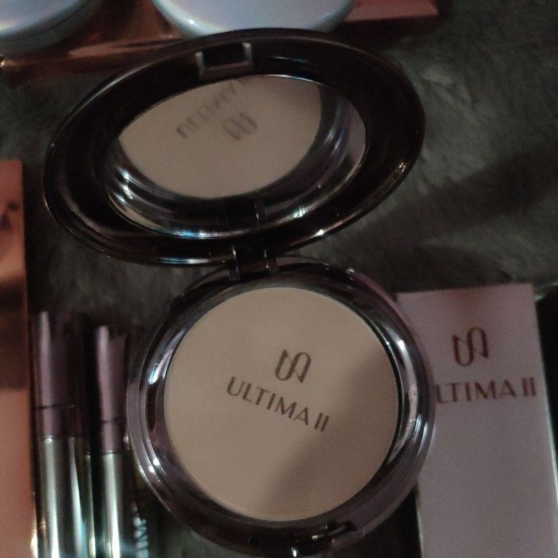 bedak two way cake ultima II