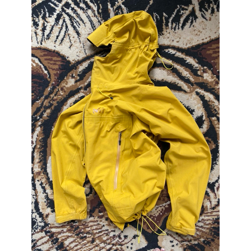 jaket gorpcore millet