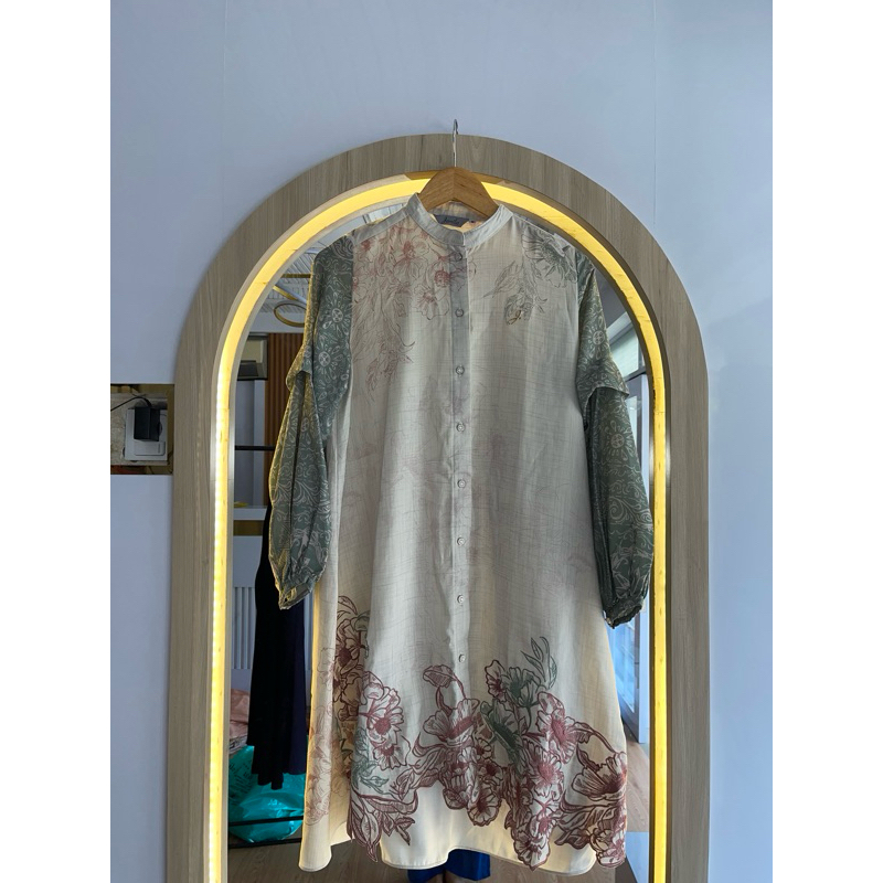 pl like new limpapeh tunic sz M by jamila