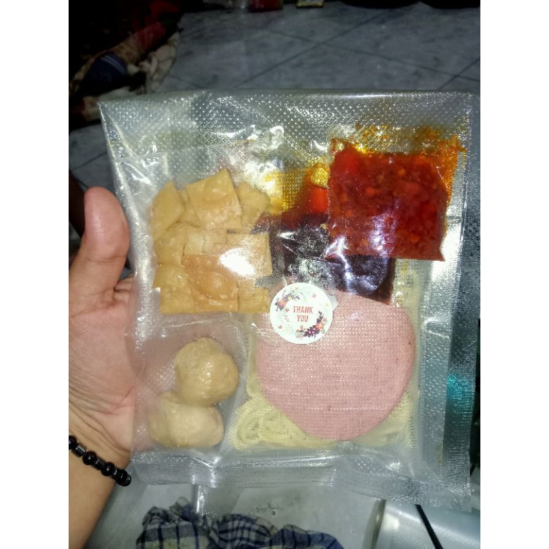 

Mie Jebew Toping Pentol Kecil
