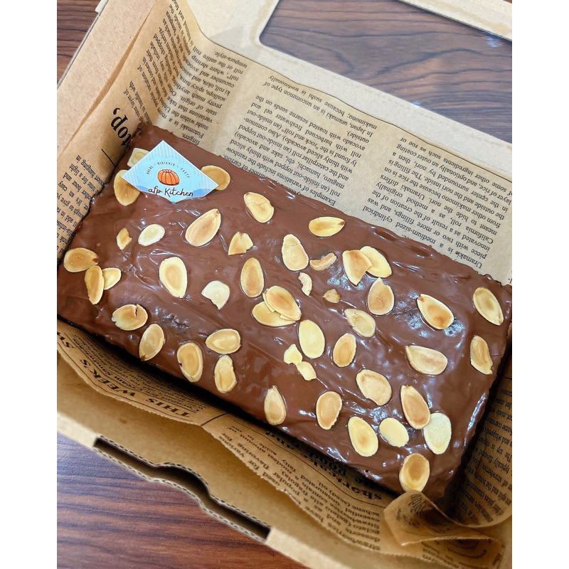 

almond chocomelt brownie