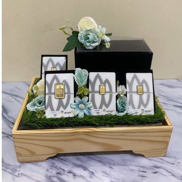 kotak perhiasan logam mulia LM dan tempat uang hantaran seserahan