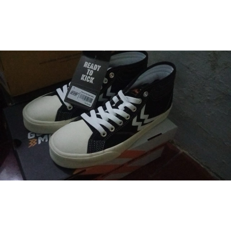 Sepatu Geoff Max
