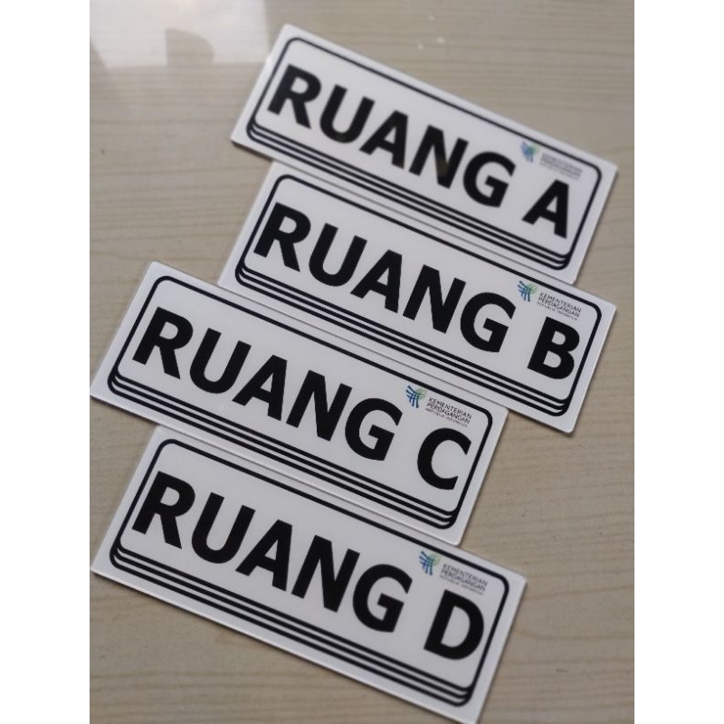 

Akrilik nama ruang/petunjuk arah (CUSTOM)