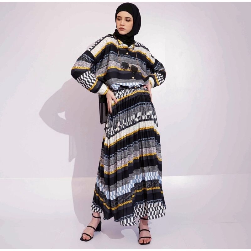 preloved top vivi zubedi abhia top like new