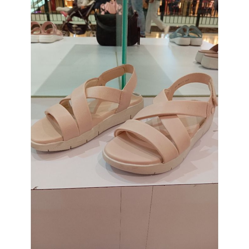 bata comfit sepatu sendal wanita nyaman