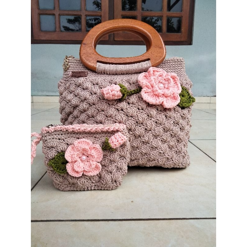 SATU PAKET TAS HANDLE DAN DOMPET KOIN PENGANTIN // TAS RAJUT DAN DOMPET RAJUT HANDLE KAYU
