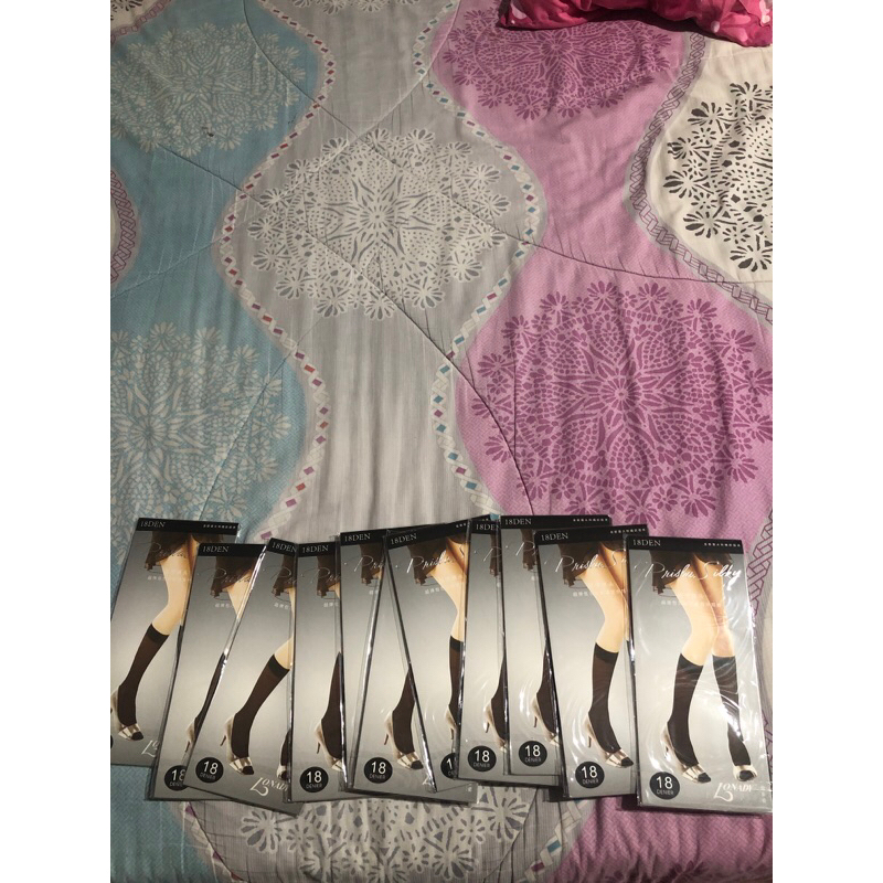 Stocking lutut Lonady warna hitam