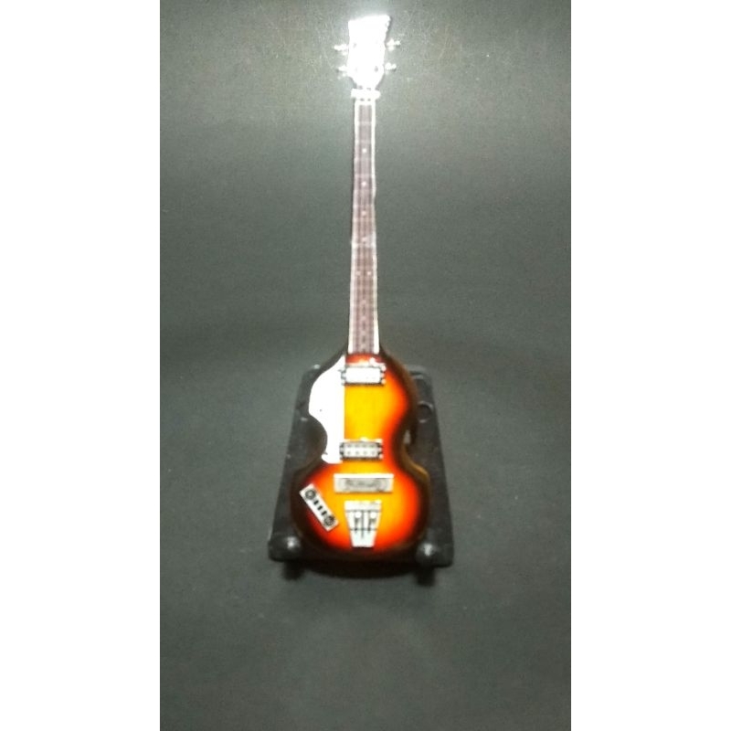 MINIATUR BASS GITAR HOFNER WARNA COKLAT SUNBURST 1:12 (11cm)