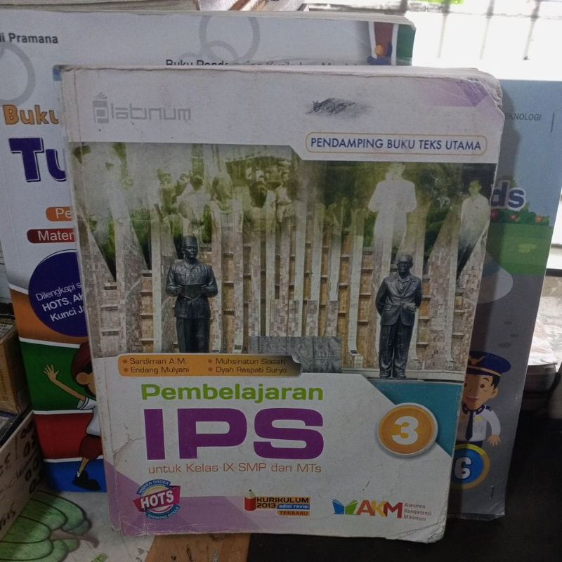BUKU PELAJARAN IPS UNTUK SMP KELAS IX/9/3 REVISI K13 HOST/AKM PENERBIT PLATINUM