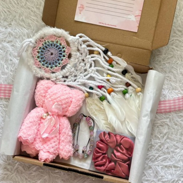 

Gift Box / Birthday Gift Box / Kado Ulang Tahun / Kado Wisuda / Kado Pernikahan / Gift Box Wedding