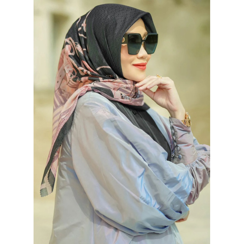 New Buttonscarves CHAIN 2Series in NERA. BLACK with box