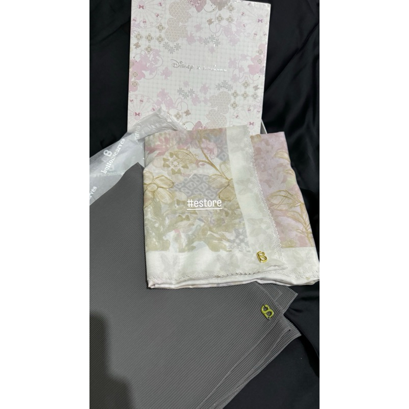 PL BUTTONSCARVES TDP XL MARSHMALLOW BUNDLING PL EVERDAY PLEATED SHAWL CHARCOAL GREY