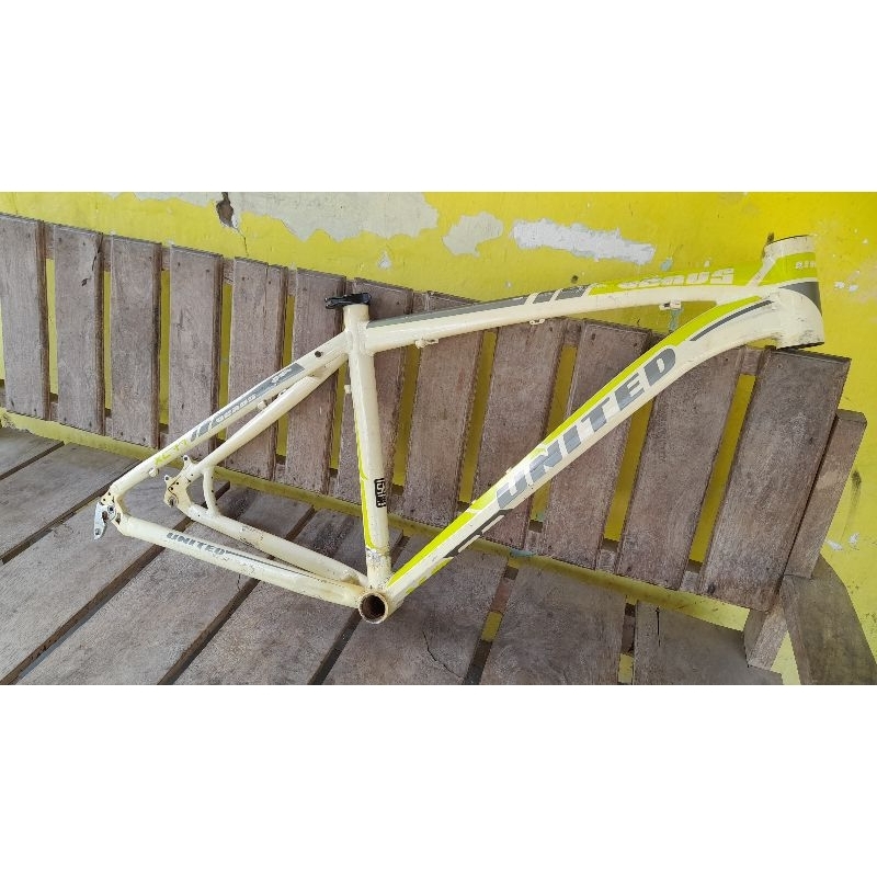 frame united venus xc77