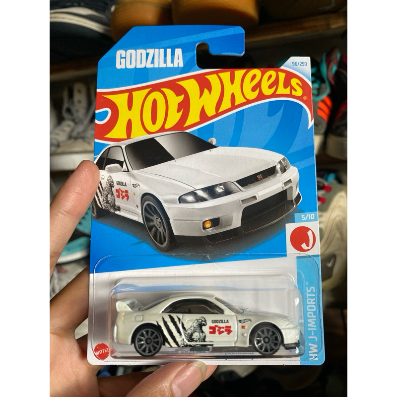 Nissan Skyline GTR R33 godzilla putih
