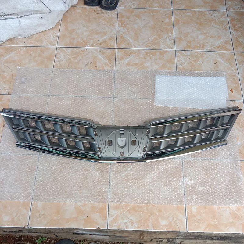 grill Nissan tiida 2008-2012