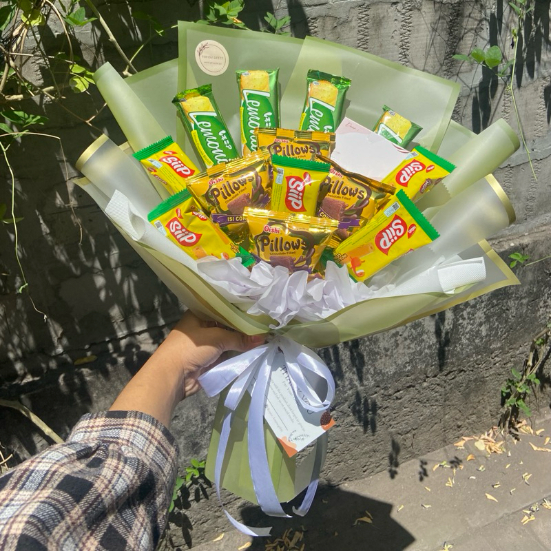

Bouquet Snack by request (order chat dulu), Free Paperbag and Card INSTAN ONLY