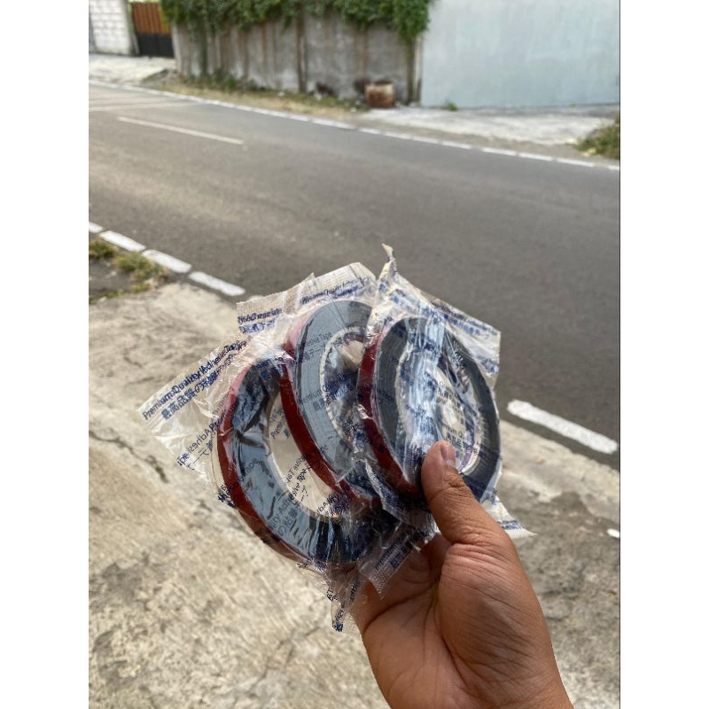 

LEGEND DOUBLE TAPE HITAM 12mm SUPER KUAT
