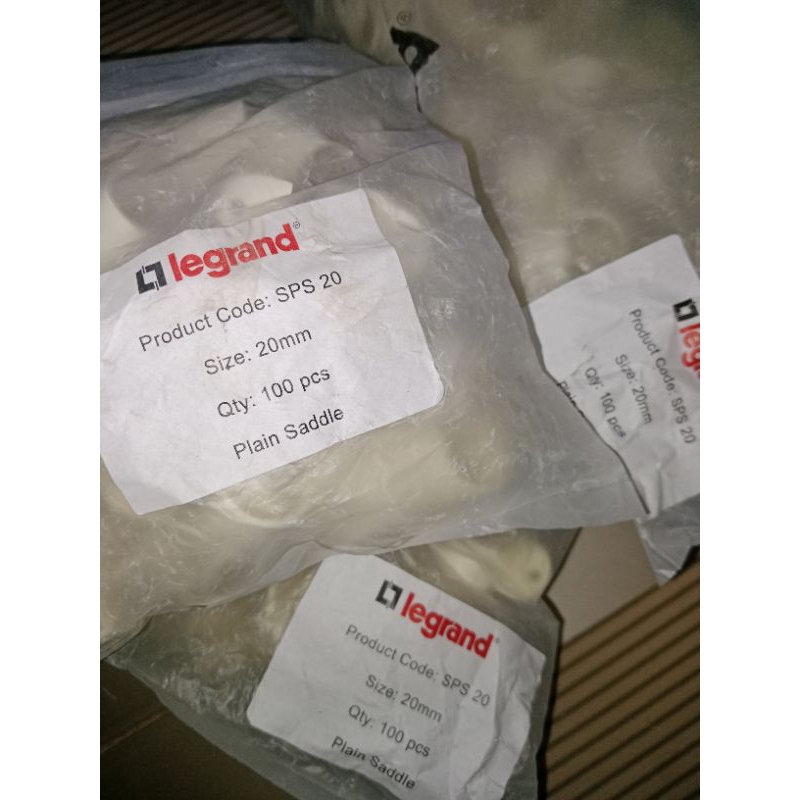 KLEM PIPA CONDUIT 20MM merk (BOSS/LEGRAND)