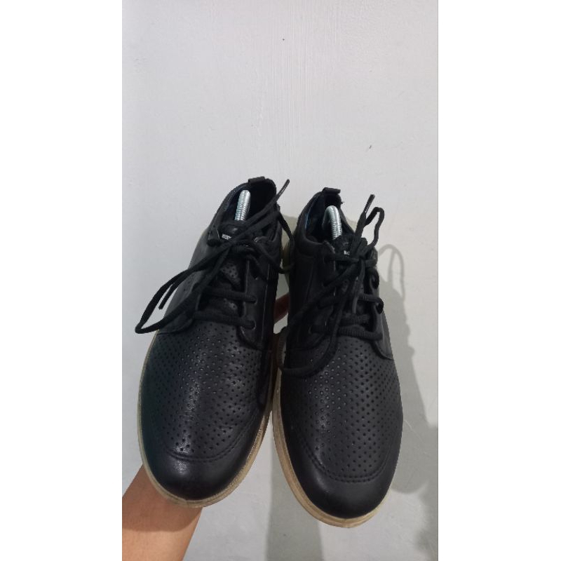 sepatu ecco second