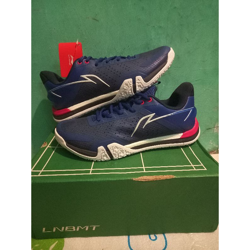 Sepatu Lining Saga SE