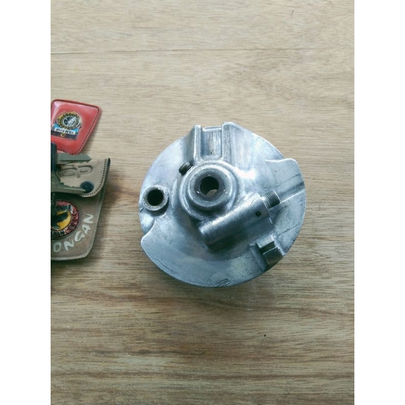 Tutup tromol depan Honda S90 S90Z CB Benly