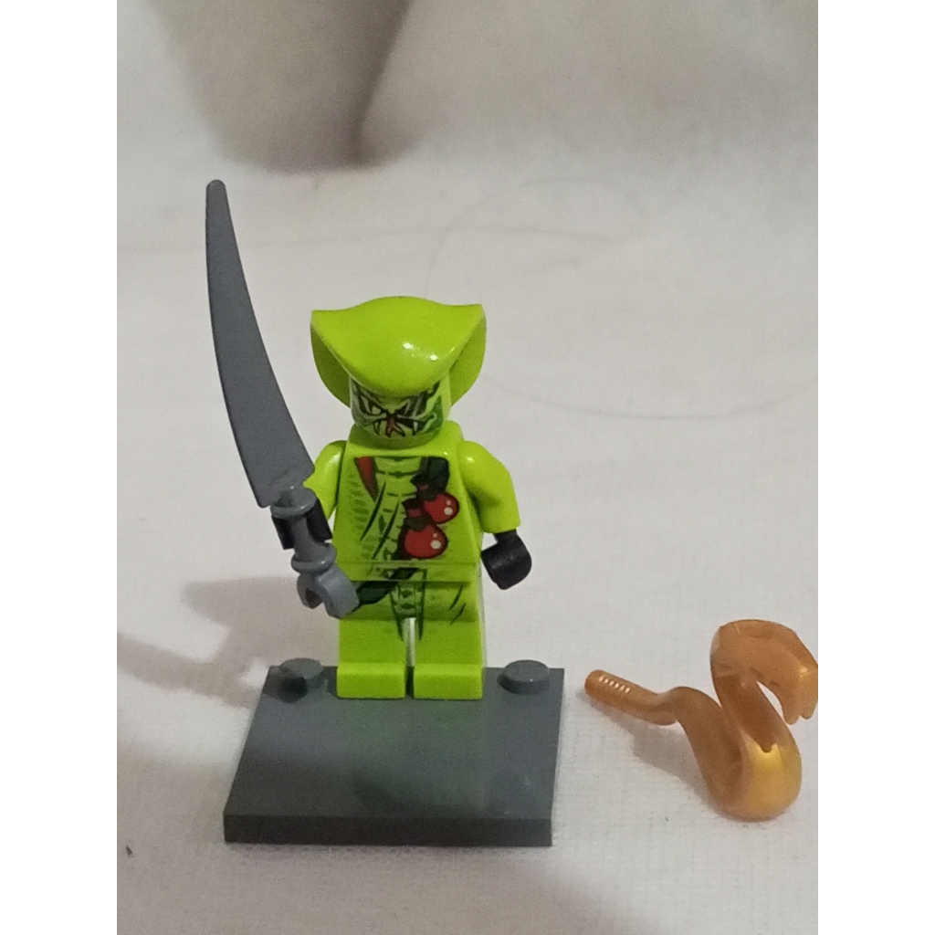Lego Minifigures Ninjago Lasha with Snake and Sword