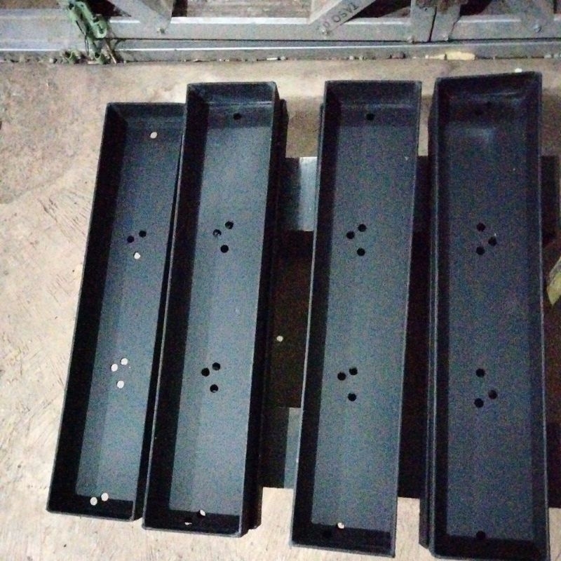 Dudukan Lampu tengah Sasis Kupu Kupu Isi 3 Truk Kalimantan